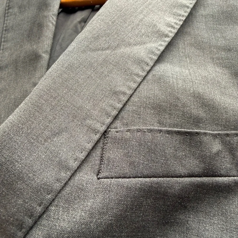 Hugo Boss Mens 40R Charcoal Gray Stretch Tailoring Wool Blazer Sport Coat 40 R